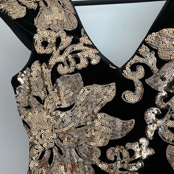 Black with gold sequins -Above the knee dress - Picture 4 of 7